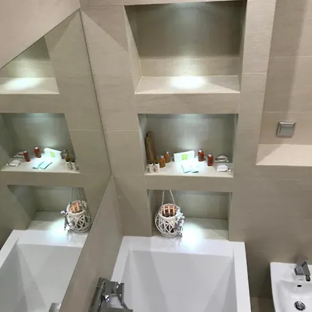 6 Pietro Apartment *